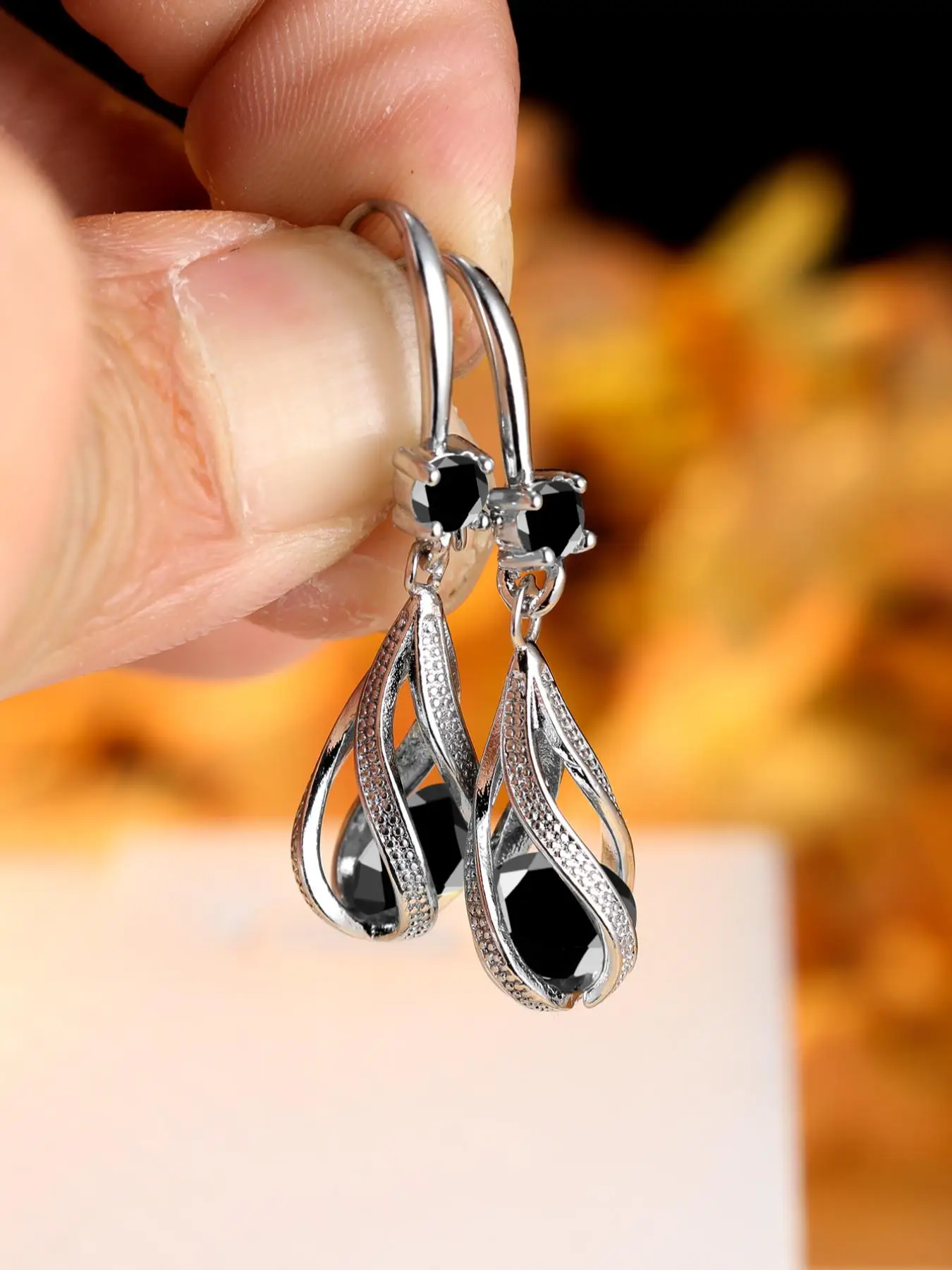 1 Pair Elegant Water Drop Shaped Hollow Out Dangle Earrings, Rhinestone Decor Jewelry For Women, Fashion Accessories For Party, Daily Clothing Decor F