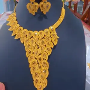Gold Plated Jewelry Necklace Set with Intricate Leaf Design and Matching Earrings for Elegant Looks
