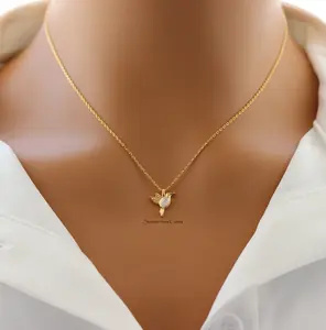 18K Gold Plated Oval Gem Bird Pendant Necklace – Elegant Nature-Inspired Jewelry with Gemstone Accent