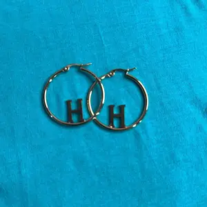 Argollas Stainless Steel Earrings - White & Yellow Options - Versatile & Durable Design - Perfect for Any Occasion - Simple & Functional Style