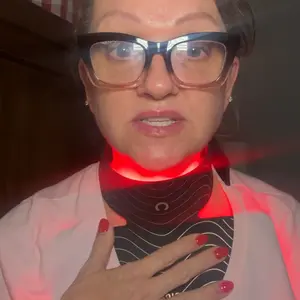 Product Review of INIA GLOW Neck & Chest Red Light Mask – 850nm NIR LED Mask for Wrinkle & Spot Reduction, Lift & Firm in 4 Weeks, Rechargeable 2600mAh Controller, Clinic-Grade Full Coverage, Best Valentine's Day Gift for Her from 🌸**e i** G**🌺