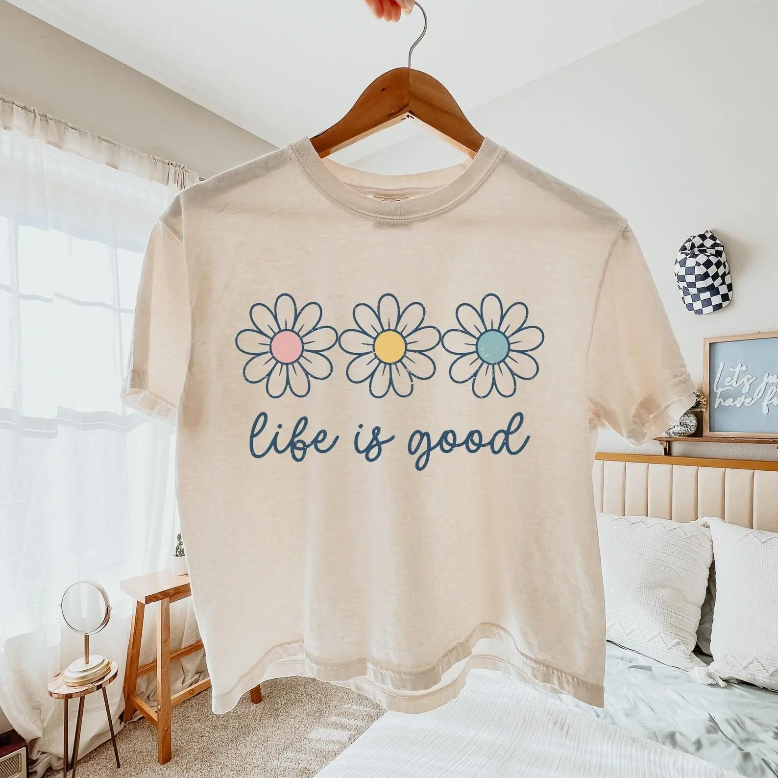 Comfort Colors® Spring Daisy Boxy Tee, Life Is Good Tee, Boho Flower Shirt, Women’s Pastel Daisy T-shirt, Vintage Spring Cropped Shirt