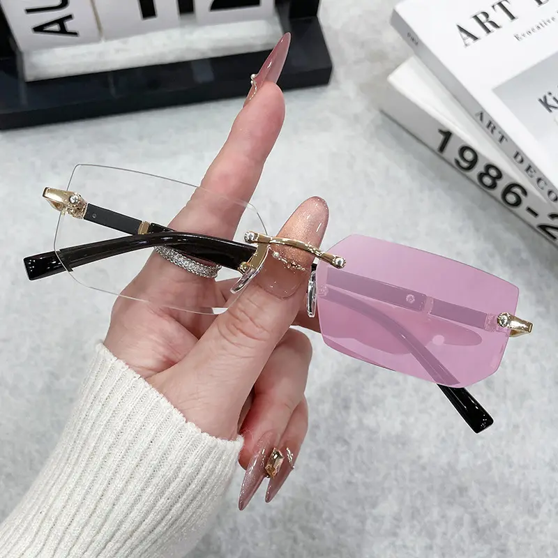 White-to-pink (blue light blocking photochromic)