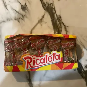 Ricaleta tamarind flavor lollipop 25 pieces