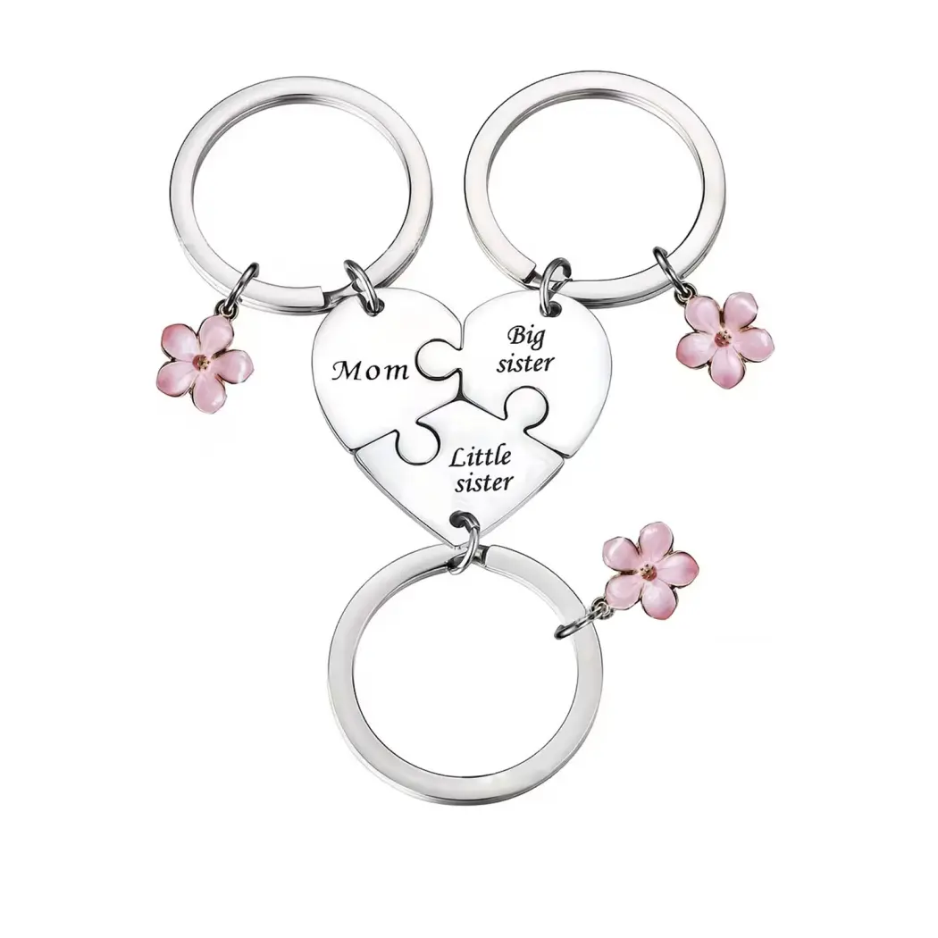 3-Piece Cute Split Heart Stainless Steel Keychain Set, Engraved Matching Family Gifts for Mother, Big & Little Sister, Cute Keychains, Heart Shape, Engraved Names, Lettering, Three Pieces