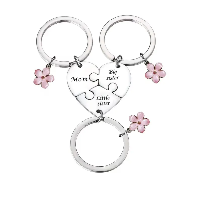 Durable 3-Piece Heart Shaped Keychain Set - Cute Girly Accessories, Engraved Statement Pieces, Matching Family Gifts for Mothers, Christmas Presents