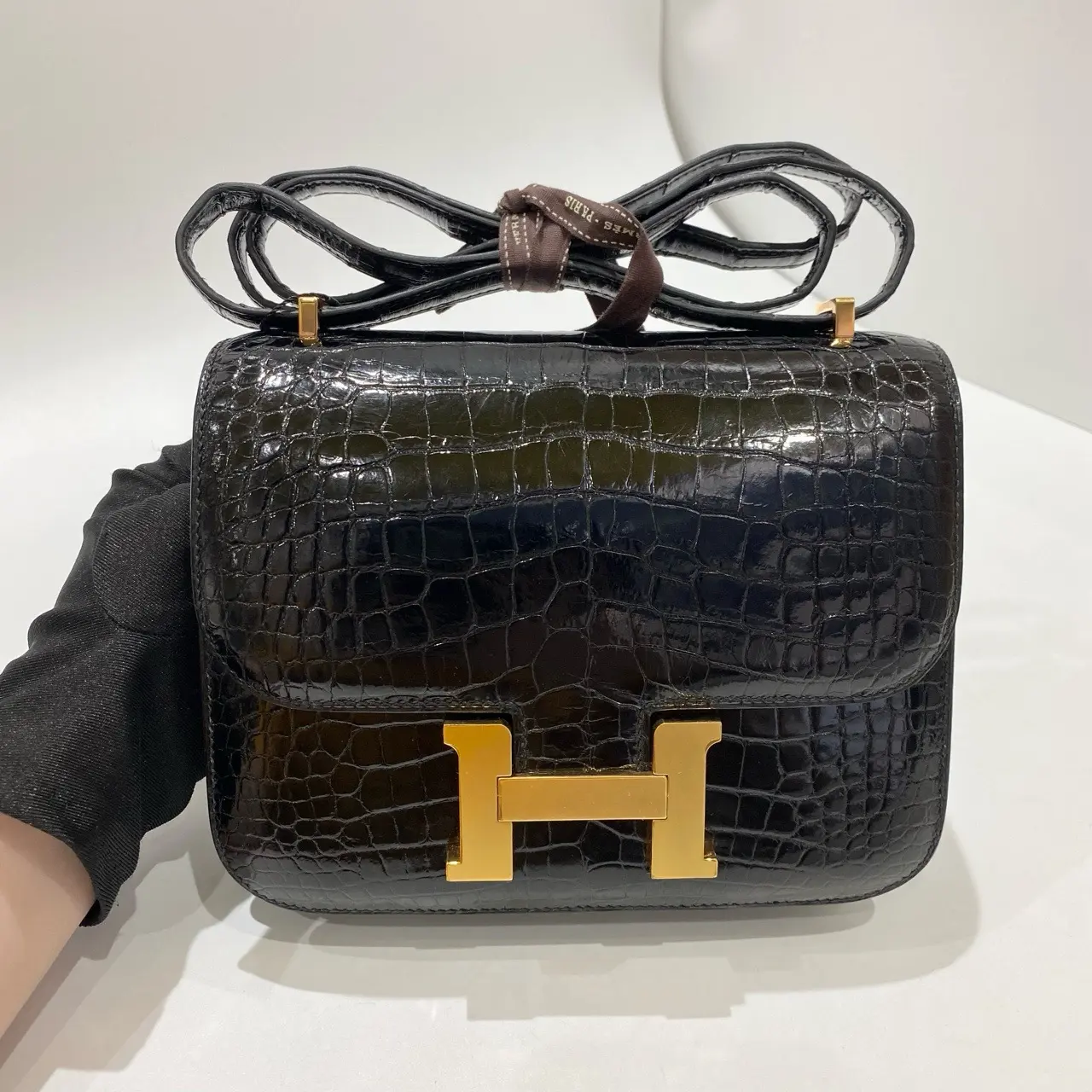 Pre-owned HERMÈS Mini Constance 19 Black Shiny Square Alligator Gold Hardware A Stamp Shoulder Crossbody Bag 232105