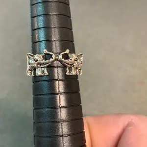 Size 7 1/2 elephant ring
