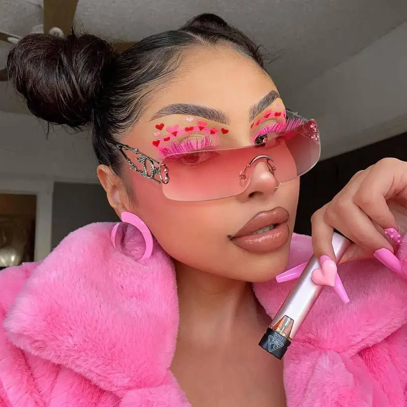 Y2k sunglasses pink - TikTok Shop display picture 3