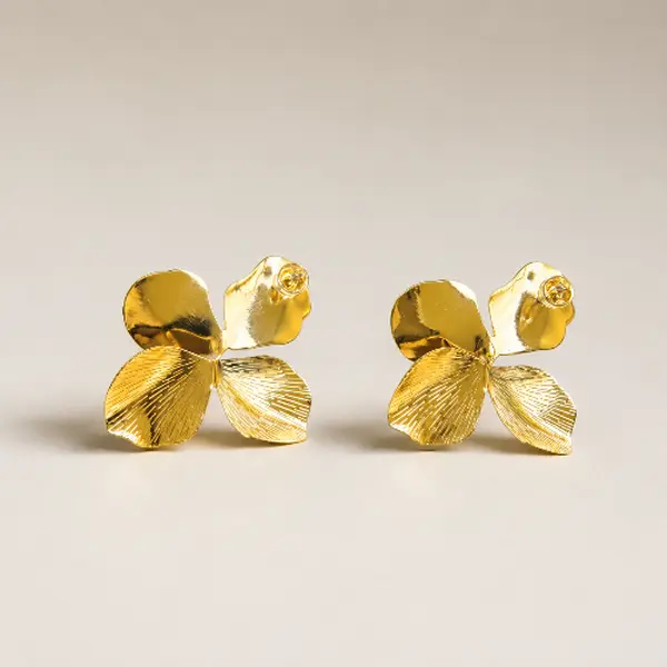 Shashi Hyacinthe Flower Fashion Earring in Gold