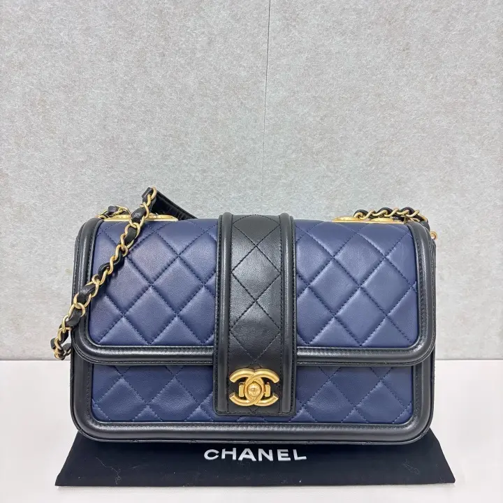 Pre-owned CHANEL Leather Crossbody Bags Vintage Style CC Flap Bag 21632860