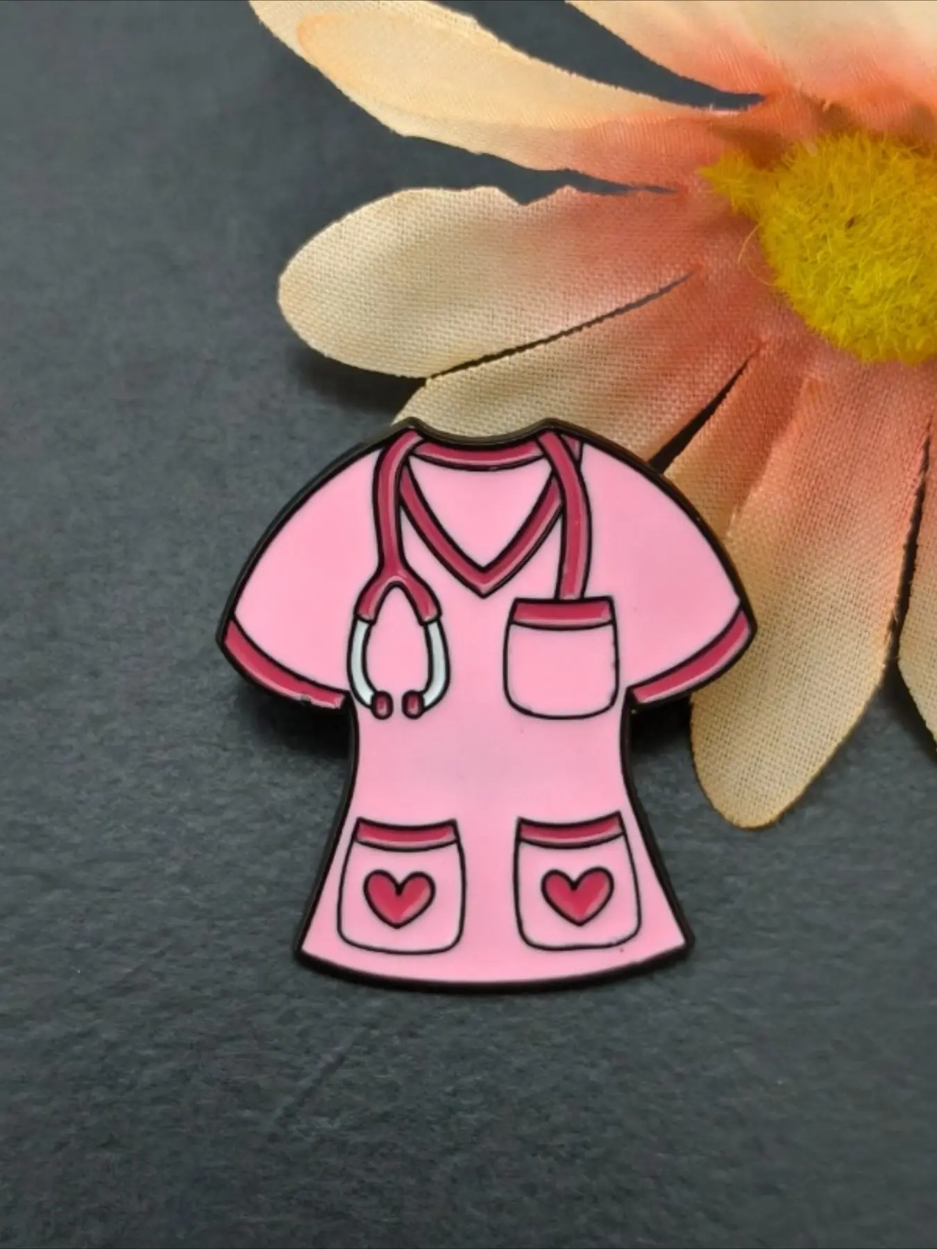 Cute Pink Nurse Scrubs Enamel Pin Medical Stethoscope Elegant Brooch Healthcare Lapel Pin for Nurses & Nursing Students