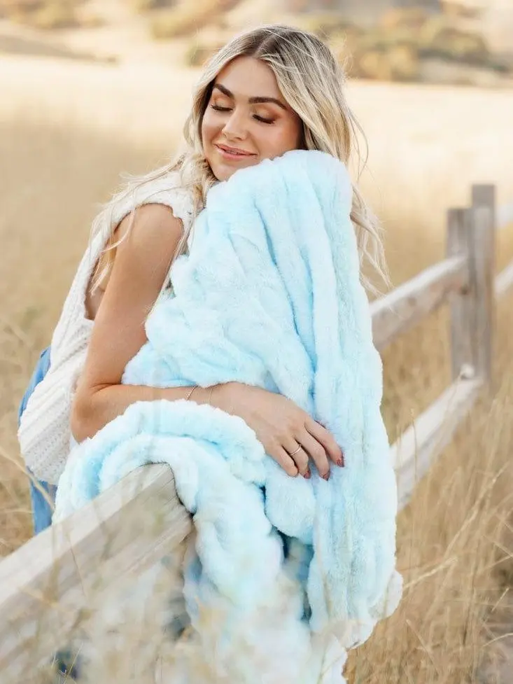 Hugs Ice Blue Blanket -  Soft and Cozy Design for Home