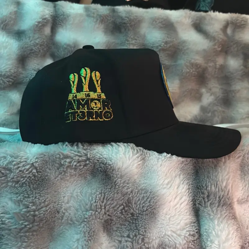Tricampeón C-A Hat with Unique Design and Text AMOR eterno
