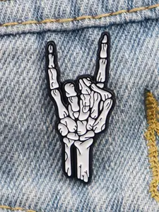 Skull Hand Gesture Pin, Vintage Punk Brooch, Halloween Atmosphere Accessory, Party Fashion Jewelry, All Season Wearable, Durable Metal Pins