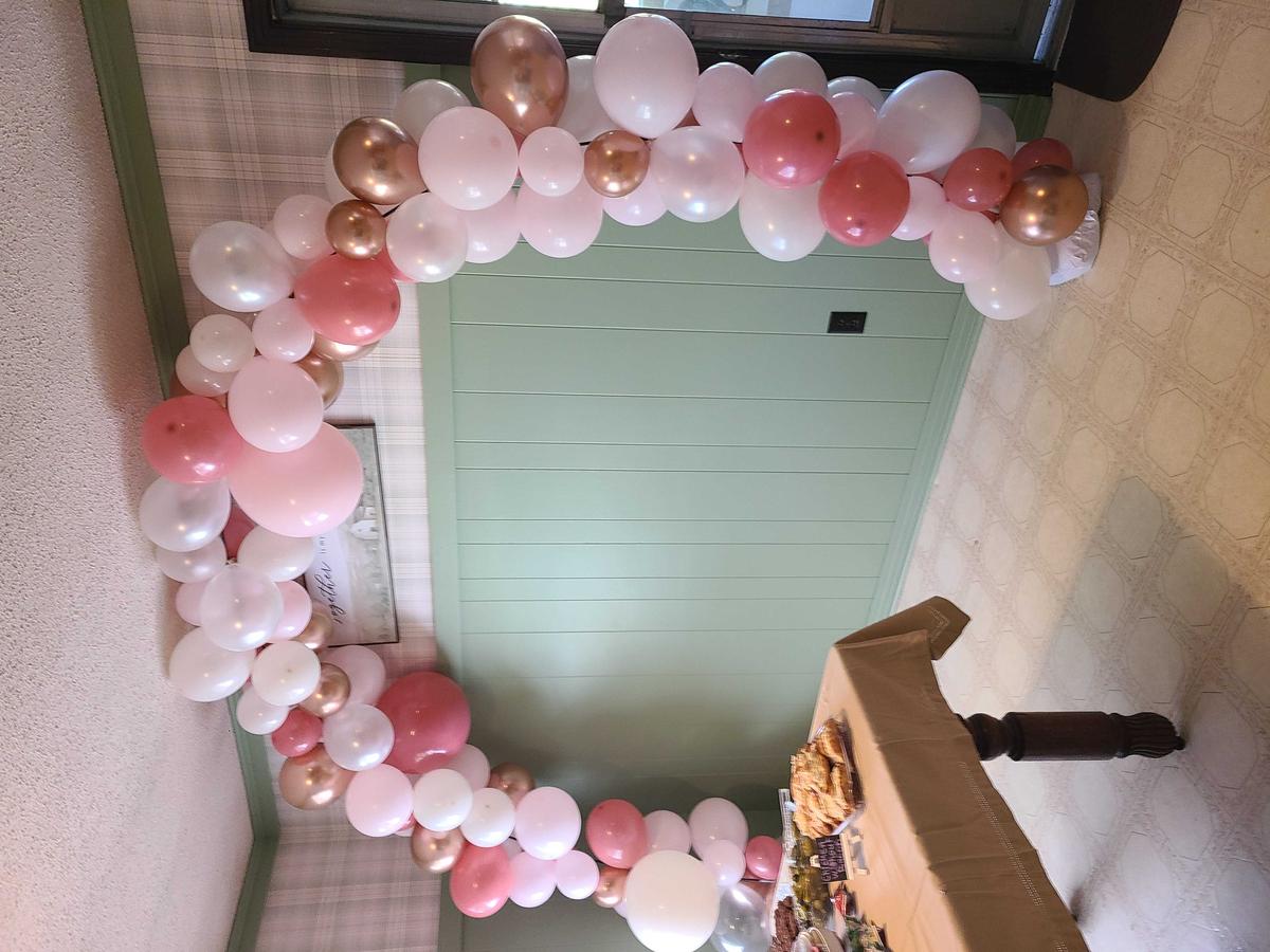 Item: balloon arch A
