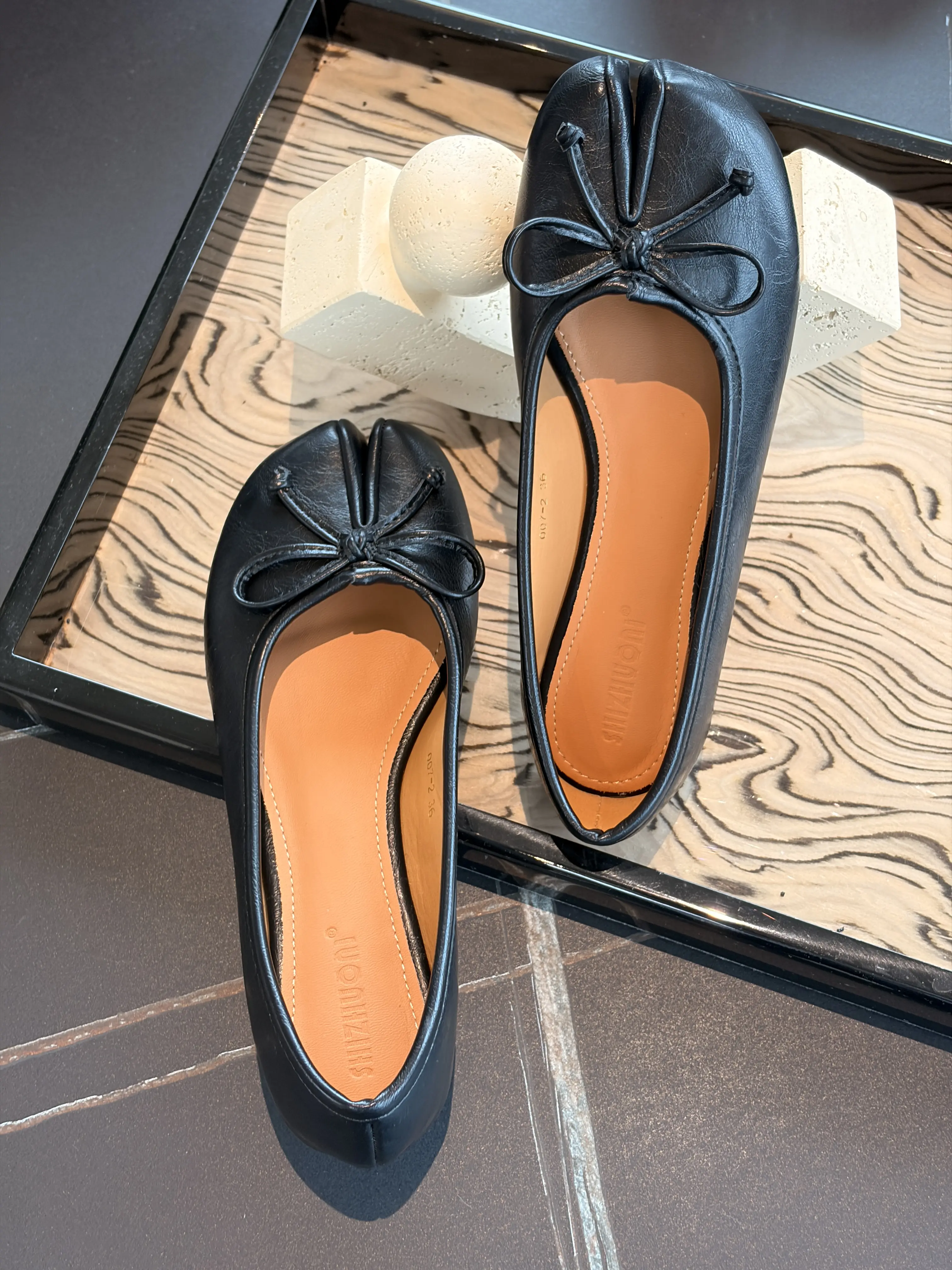 Retro casual bow flat shoes with a soft upper—versatile everyday women’s sneakers for going out