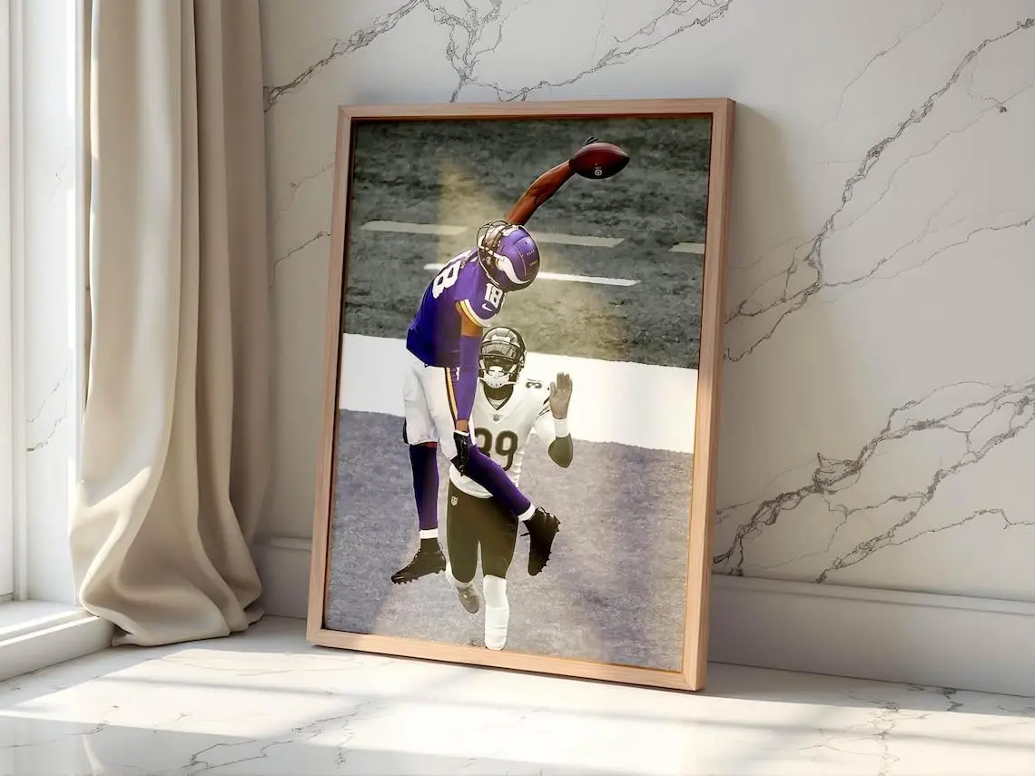 Justin Jefferson Poster, NFL wide Receiver Wall Art, Football Star Sports Poster, Modern Athlete Decor for Game Room & Office