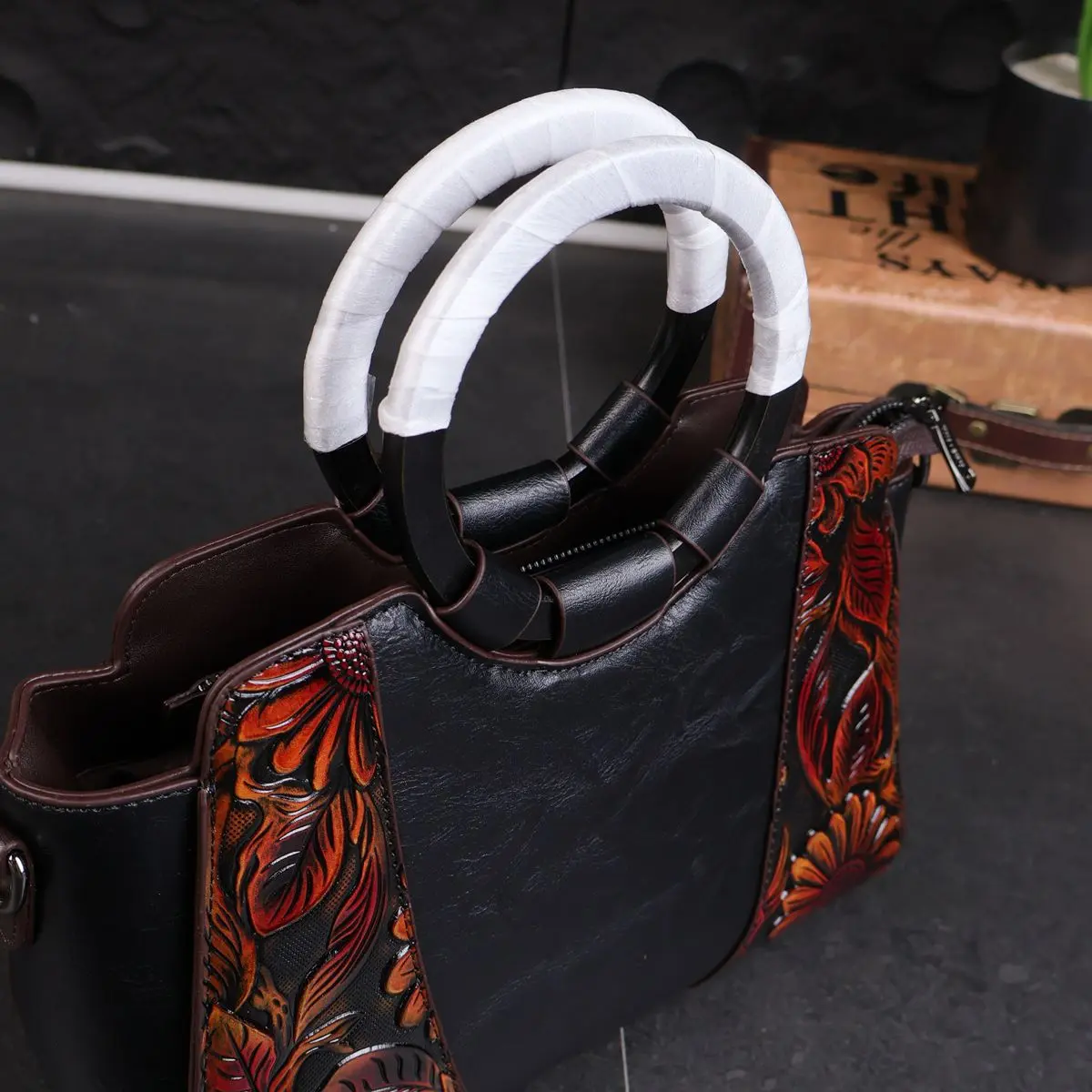 2026 New Minimalist Vintage Casual Women's Handbag Washed Leather Artistic Ring Tote Bag Artistic Embossed Ring Tote Bag Vintage Distressed Leather Engraved Bag