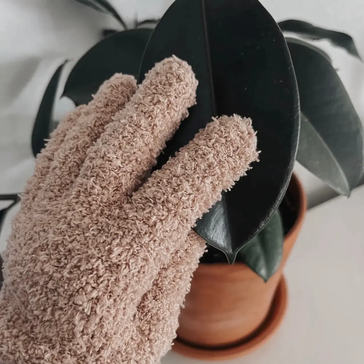 Microfiber Leaf Dusting Gloves
