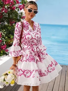 A women's white and pink printed waist cinching short skirt, with eye-catching Boho print and waist cinching to show waistline, suitable for commuting to work, shopping and outdoor activities, indoor and outdoor dressing, Womenswear