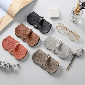 Sunglasses case, portable leather glasses case/sunglasses storage bag, with shoulder strap, made of soft leather.
