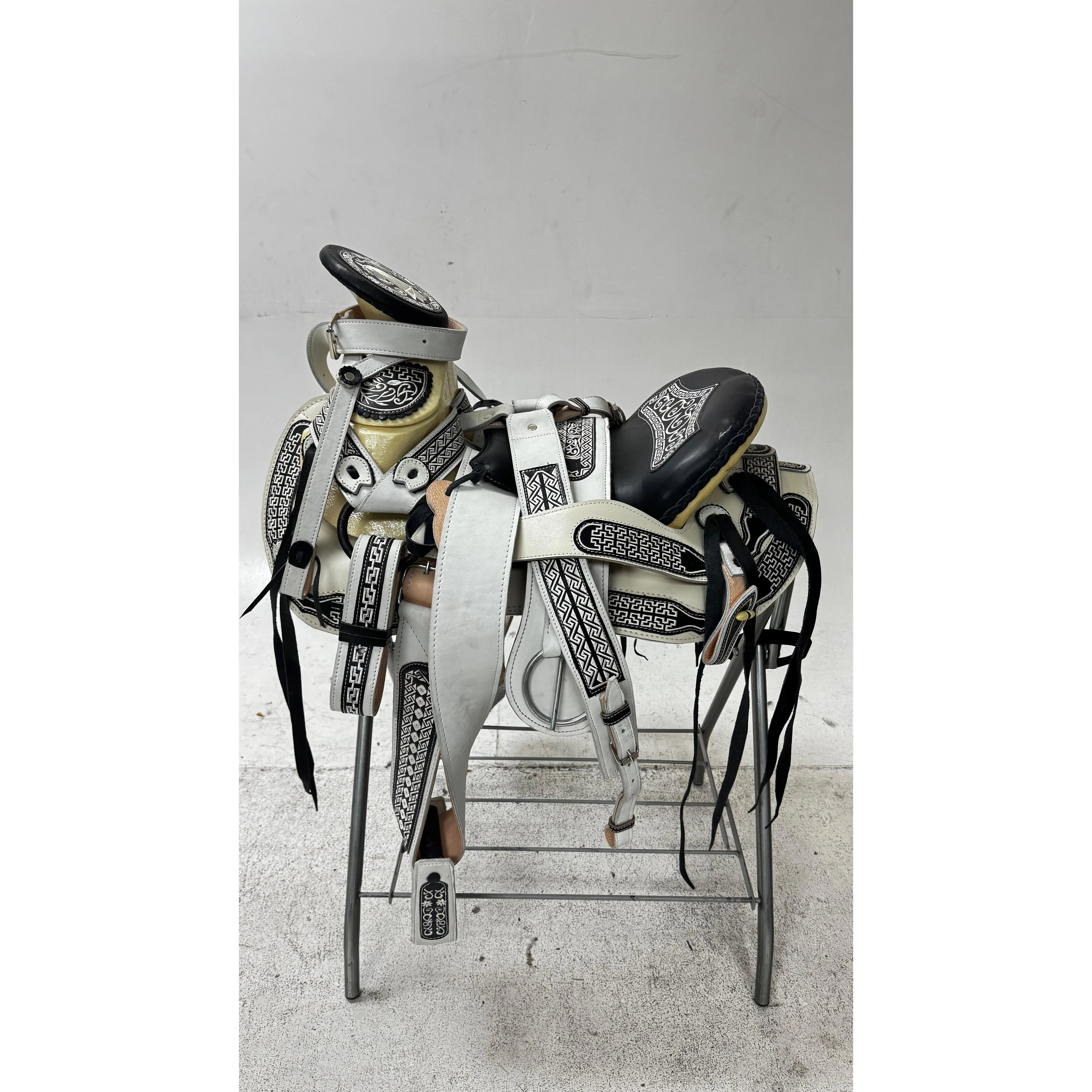Charro Saddle – White & Black “El Elegante” Edition (15.5”)