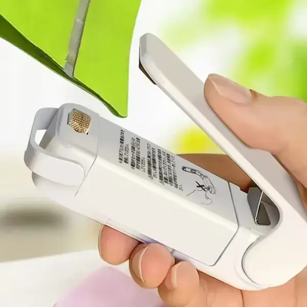 Mini Heat Bag Sealing Machine Package Sealer Bags Thermal Plastic Food Bag Closure Portable Sealer Packing Kitchen Special Tools White