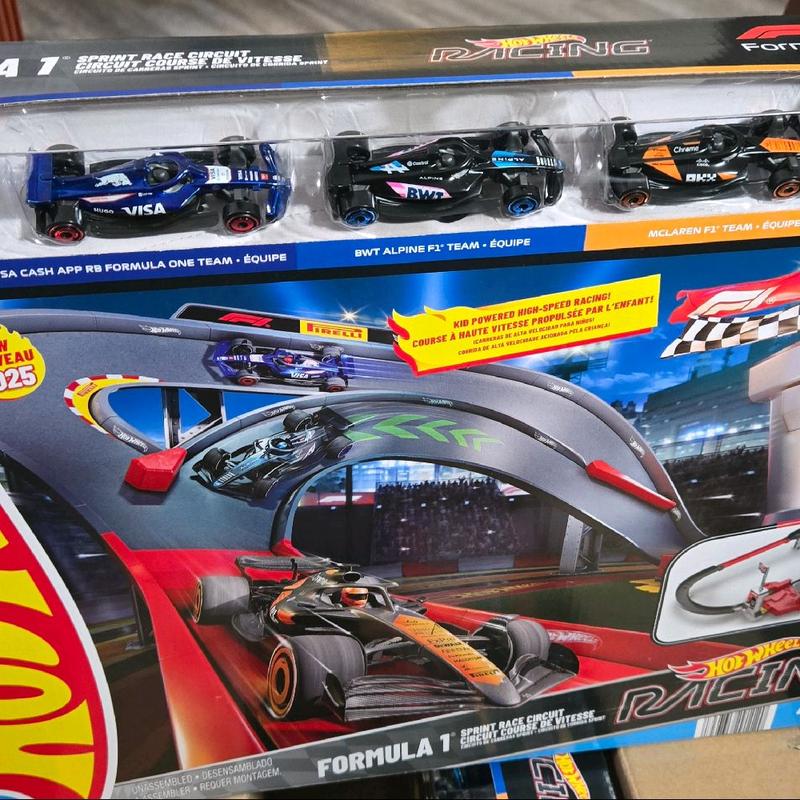 Hot Wheels FORMA 1 Sprint Race Circuit 2025 Edition with Formula 1 Cars and Track for Kids Realistic Racing Fun and Endless Adventures