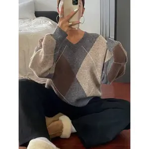 Women's checkered V-neck long sleeved pullover, autumn and winter loose color matching casual fashionable comfortable knitted top, knitted fabricRAIMENTRY