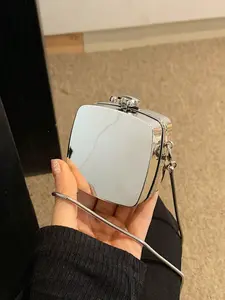Mini bag, Crossbody clutch purse, square shaped with full diamond decoration, retro chain bag, can accommodate headphones, lipstick, suitable for dating, socializing, parties