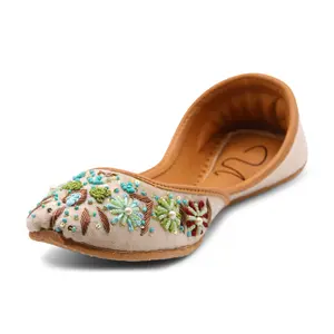 Khazana - Ivory Bridal Jutti