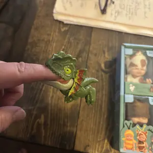 Random Color Dinosaur Shaped Finger Toys Set of 8 Pieces, Cute Animal Design Stress Relief Toy for Teens & Adults, Perfect Birthday Gift