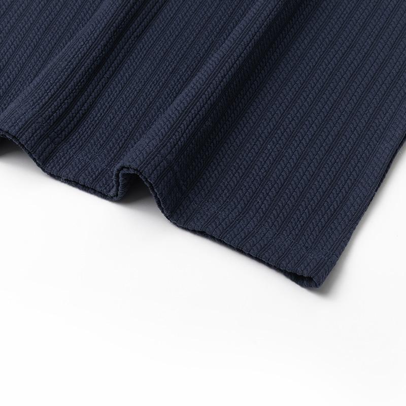 Men’s solid-color V-neck faux two-piece short-sleeve T-shirt with a stylish jacquard texture; casual athletic design that is simple, versatile, comfortable, and breathable—ideal for work commutes, outdoor activities, and everyday home wear.