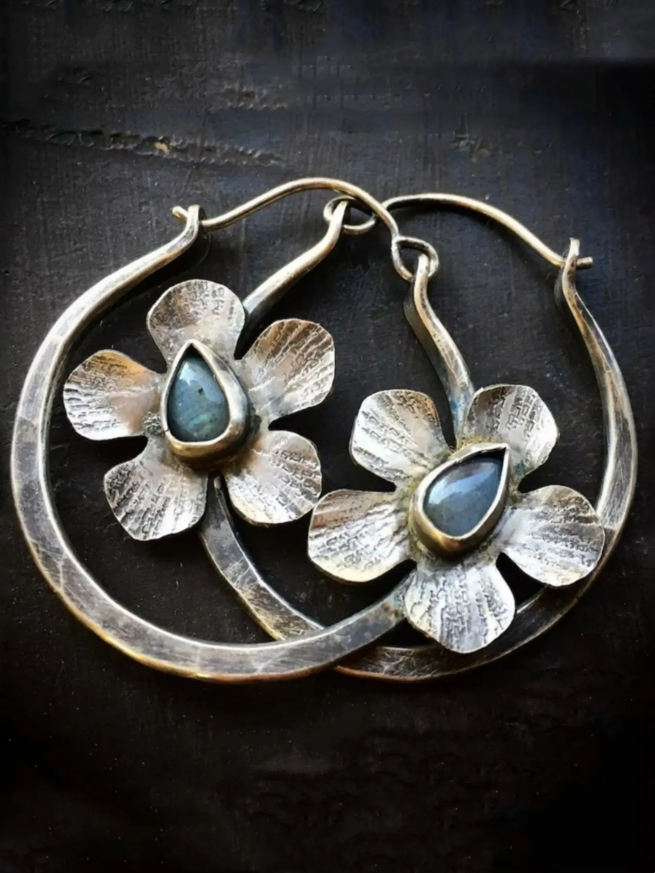 Vintage Silvery Flower Hoop Earrings for Women, Handmade Labradorite Teardrop Dangle, Boho Nature Inspired Jewelry Gift, Bohemian Earrings