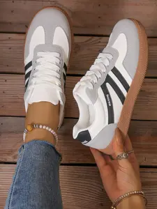 Vintage Casual Style, Sharp Lines, Denim Jeans, Comfortable and Stylish, Perfect for Daily or Commuting, Balances Ease and Fashion