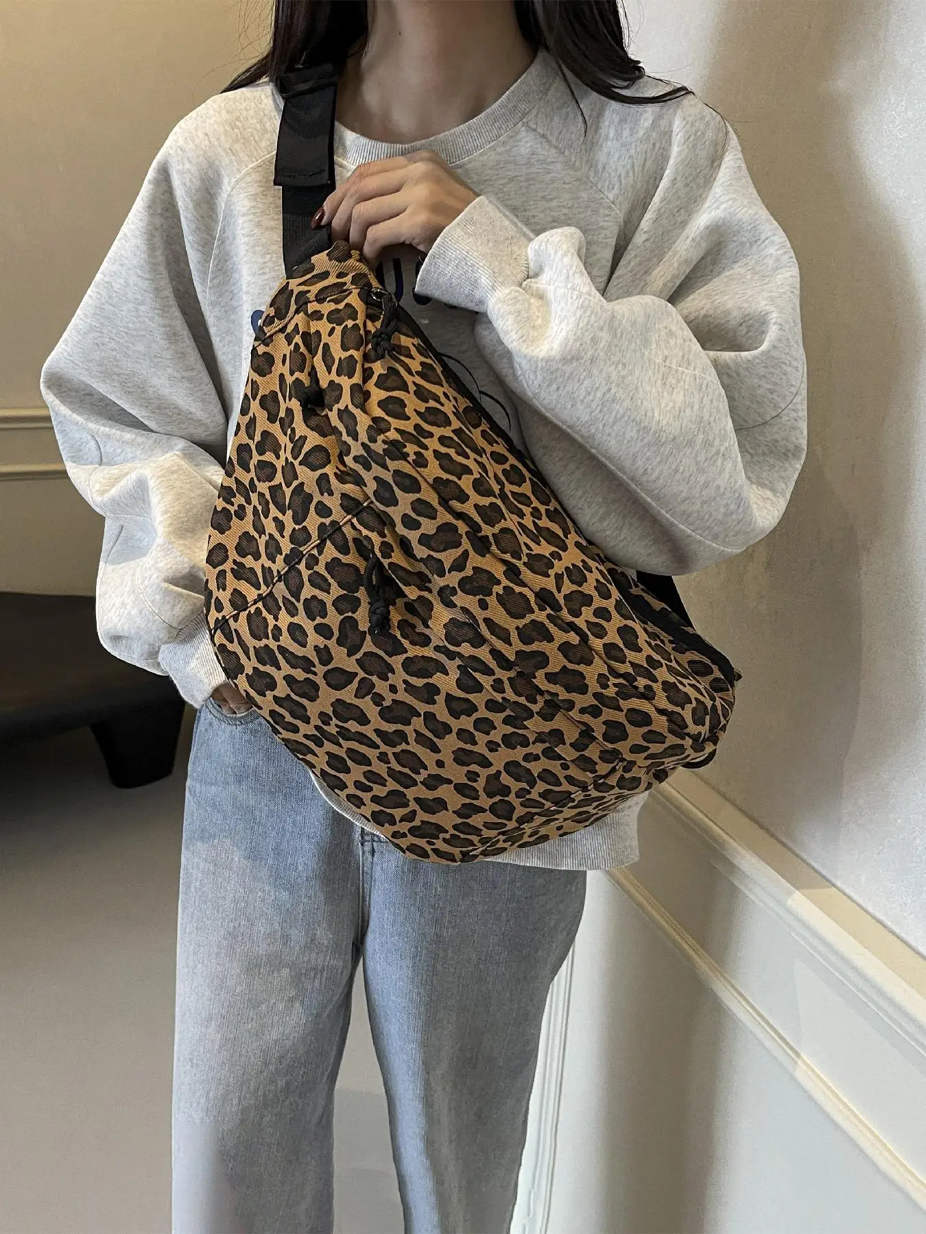 Women's Fashion Leopard Pattern Fabric Fanny Pack, Casual Versatile Zipper Chest Bag for Daily Used, Trendy All-match Sling Bag for Women & Girls