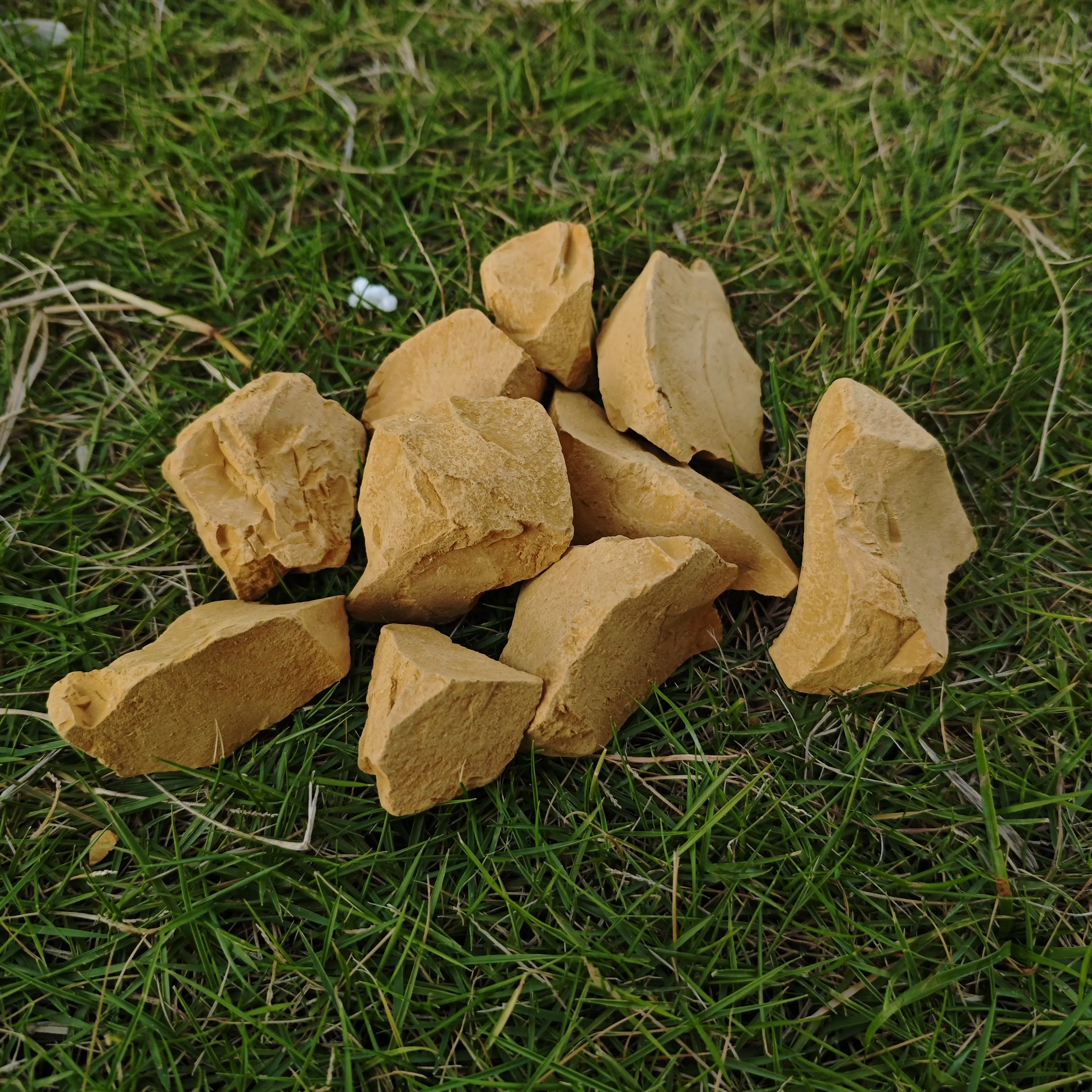 Unrefined Golden Yellow Kaolin Clay Chunks (Chunk Form, 200g/7oz) - 100% Natural, Edible Safe, Cosmetic Grade, No Preservatives, Versatile for DIY Skincare, Pottery (Home & Garden Soil Use)