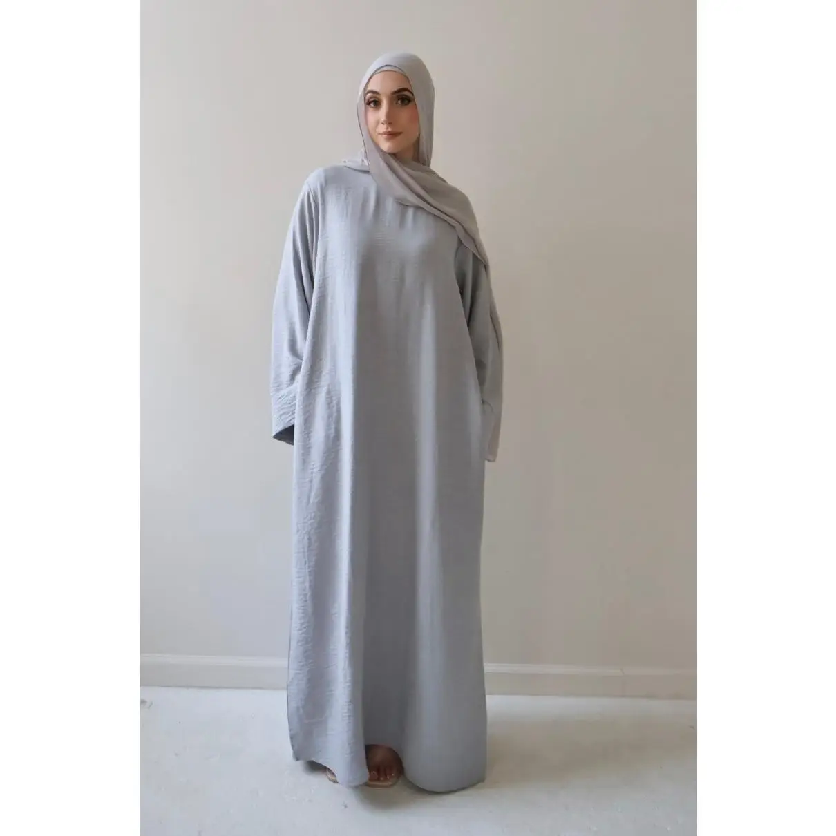 AMIRA MOCK NECK ABAYA LIGHT GRAY