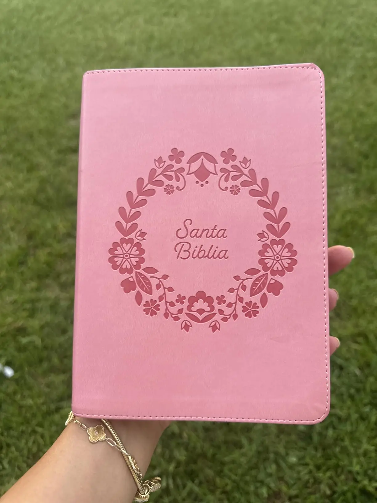 RVR60 Spanish Edition Leather Feel Pink Holy Bible, Mom-Focused Gift for Religion & Philosophy Humanities Awards