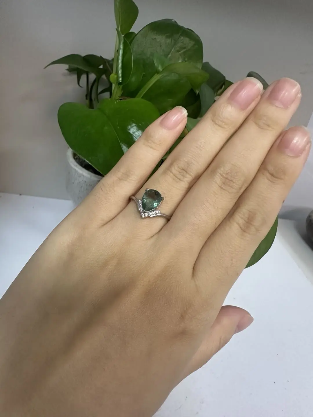 Eliza(23179)gc.Classic green fluorite ring