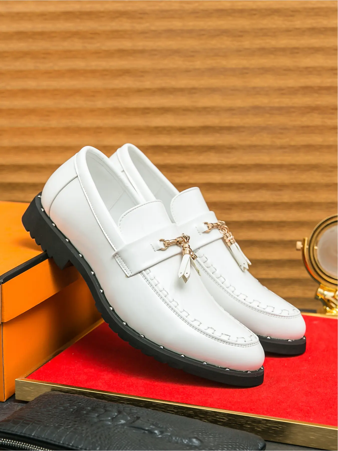 1 Pair of Pointed-Toe Formal Men's Tassel Flat Loafer Leather Shoes, Pu Leather Loafers, Retro Style, Patent Leather Upper + Anti-Slip Thick Sole + Comfort Lining, Daily Outings/Street Outfits, Versatile Shoes for Trendsetters, Pu Leather Footwear