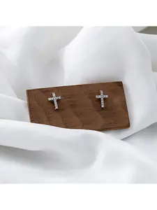 Simple full-diamond cross stud earrings with silver needles. Versatile and stylish micro-set earrings, small, delicate, and with a minimalist style.