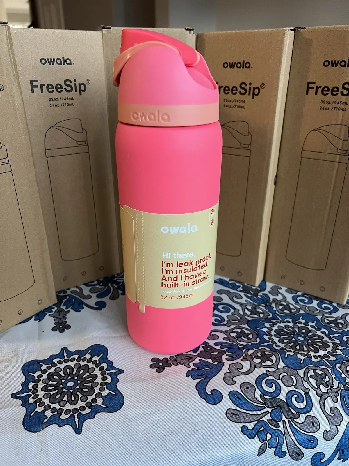 owala 32oz freesip insulated stainless steel water bottle,souvenir