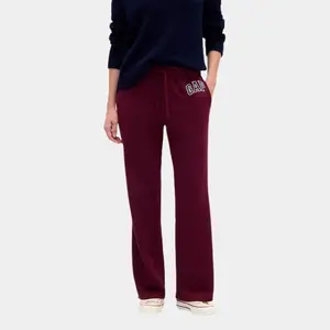 Women's Gap Logo Fleece Straight Cotton Sweatpants - Regular Fit, Womenswear Bottoms