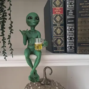 Alien Design Beer Drinking Statue, 1 Box Fun & Humorous Outer Space Room Decor, Alien Figurine with Beer Mug, Decorative Figurines Ideal Gift for Sci-Fi Fans, Ornaments