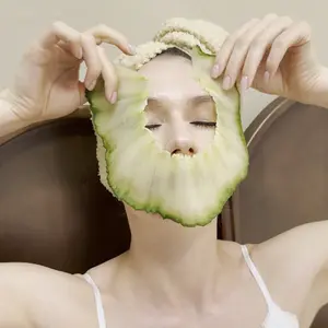 Cucumber Slicer for Facial Mask Ultra Thin Beauty Tool Cucumber Mask Slicer Portable Skincare Gadget DIY Face Mask Cucumber Peeler Thin Slice Cucumber Beauty Slicer Safe Hand Guard Home Use Cucumber Cutting Tool Facial Skincare Gadget