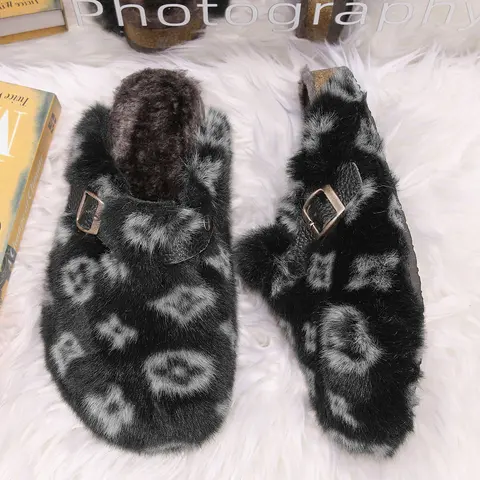 Unisex Winter Faux-Fur Slippers, Warm Fuzzy Closed-Toe Clogs with Faux-Leather Buckle Strap and Anti-Slip Thick Sole for Indoor and Light Outdoor Wear, Perfect Gift