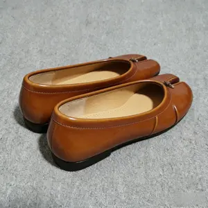 Women’s Minimalist Split Toe Flats – Soft Leather Slip-On Walking Shoes, Lightweight Comfort Casual Travel Shoes