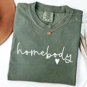 Comfort Colors Homebody T-Shirt – Cozy Aesthetic Design, Relaxed Fit Casual Wear, Minimalist Style Gift Idea For Her And Him, Streetwear Style Unisex Fits Cotton Comfort Everyday Shirt With Clean Soft Lifestyle Look